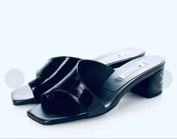 DIANA 블랙 힐 샌들