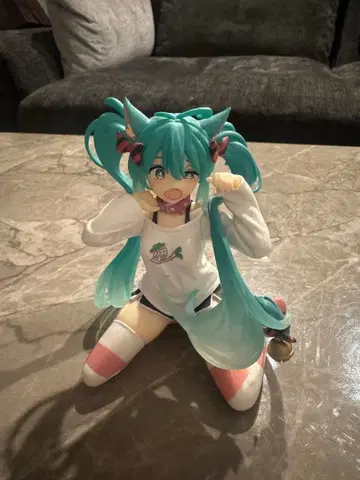 하츠네 미쿠 고양이 귀 티셔츠 피규어