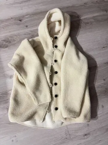 후드 부착 크림색 플리스 자켓