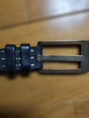 블랙 가죽 벨트 메탈 버클 어태치먼트