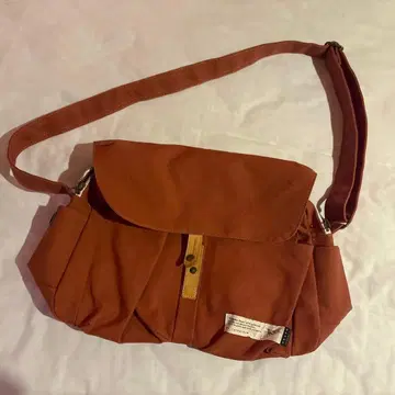 새상품급 캔버스+가죽 사용의 기능적인 숄더백