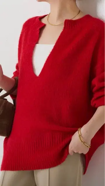 콜라주 빨간색 V넥 긴팔 니트 스웨터