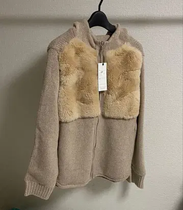 베이지 후드 니트 스웨터