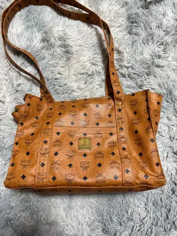 MCM 브라운 가죽 토트백 비세토스 패턴