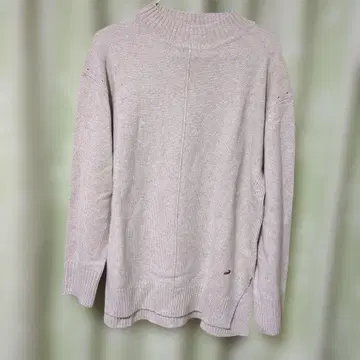 미사용 크로커다일 베이지 크루넥 긴팔 스웨터