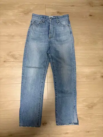 Ungrid 하이웨스트 슬릿 스트레이트 디자인 데님 데미지 청바지