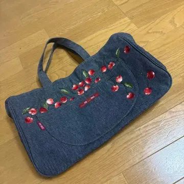 핑크하우스 체리 패턴 데님 블랙 토트백