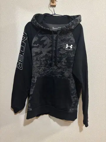 언더아머 카모플라쥬 후드티