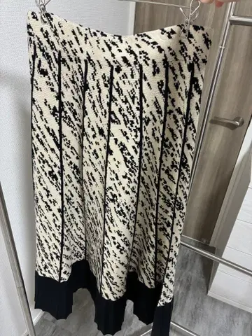 니트 롱 스커트 블랙 앤 화이트 스트라이프