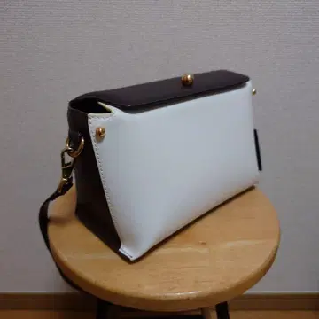 potior 백 화이트 브라운