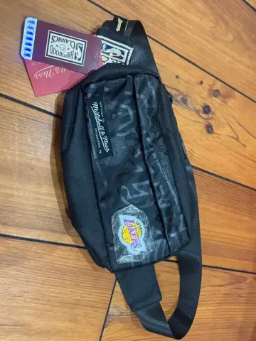 택 포함 새상품 Mitchell & Ness NBA 레이커스 바디백
