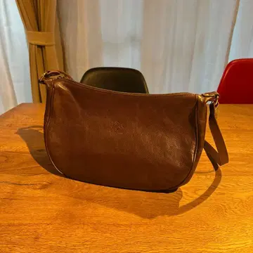 브라운 가죽 숄더백