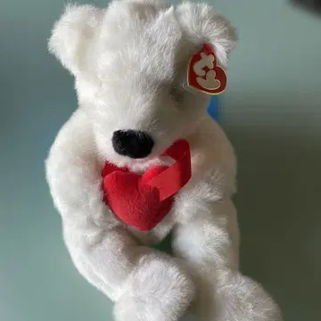 ty 하트를 안은 화이트 봉제 인형