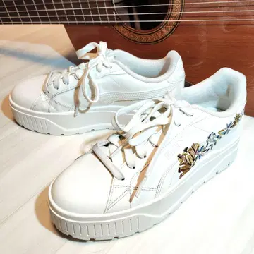 새상품급 PUMA 여성용 통굽 스니커즈 카르멘 23.0 이쿠타 에리카