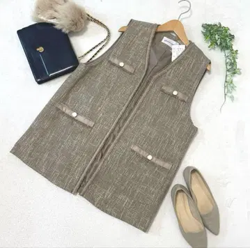 [ 미사용 새상품 ] 알파벳 트위드 베스트 베이지 계열