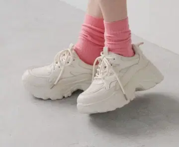 LOWRYS FARM 볼륨 스니커즈 아이보리