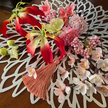 벚꽃, 글로리오사 등 머리 장식 결혼식, 성인식 등에