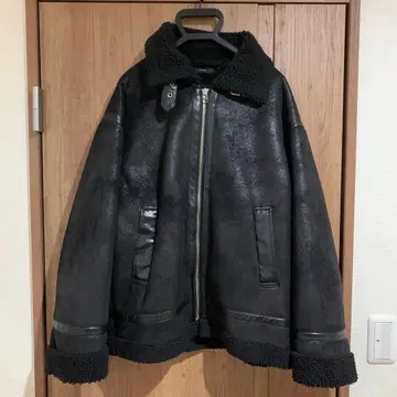 EMODA 블랙 무스탕 코트