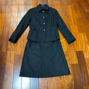 블랙 자켓 & 스커트 셋업