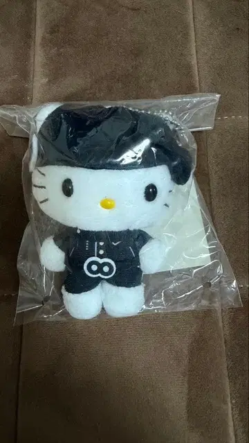 에이트레인저 헬로키티 마스코트 요코야마 유 블랙