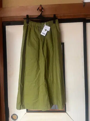 노던트랙 올리브 그린 롱 스커트 미사용 택 포함