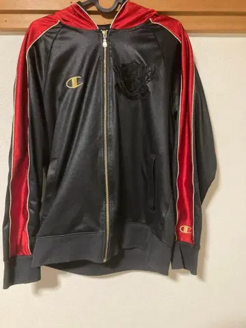 Champion 후드 부착 셋업 레드 x 블랙