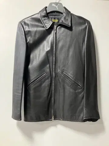HUNTING WORLD 블랙 가죽 자켓 이탈리아제 riri zip