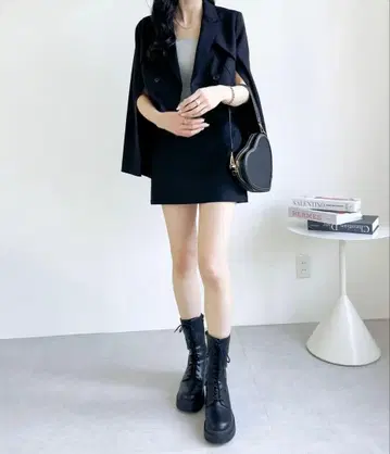 블랙 미니 스커트 헤더