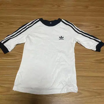 adidas 래글런 슬리브 티셔츠