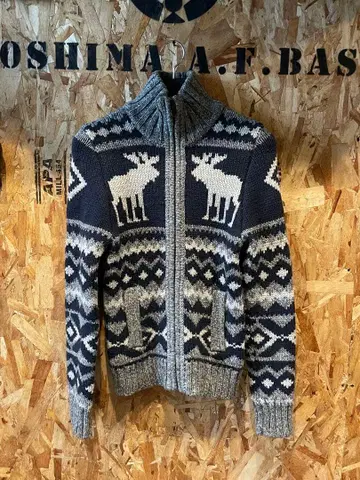 Abercrombie & Fitch 사슴 패턴 카우친 스웨터