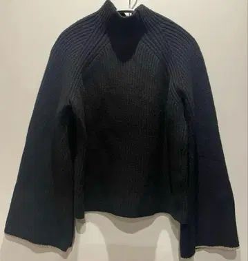 RIM.ARK 리무아크 벨 슬리브 니트 블랙