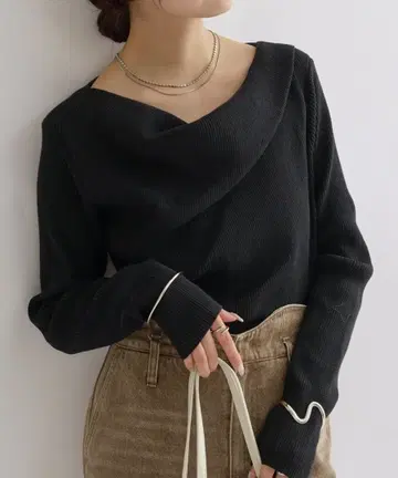 mystic 오프숄더 리브 니트탑 블랙