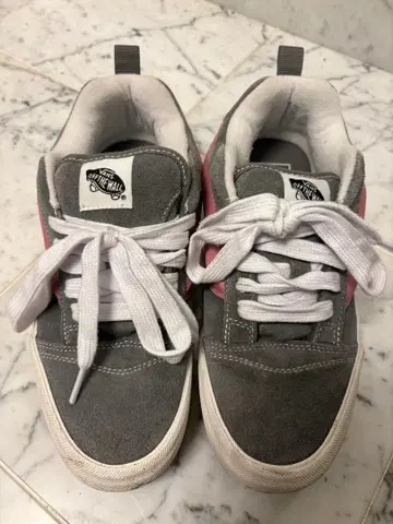 VANS 통굽 스니커즈 그레이 x 핑크 스웨이드 레이스업 26.5cm