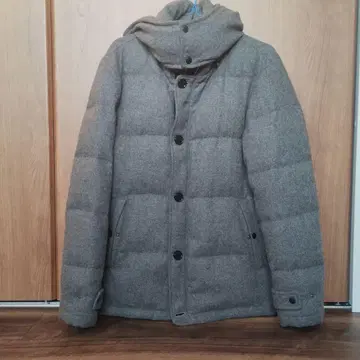 어반 리서치 그레이 후드 부착 다운 자켓