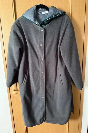 플리스 그레이 롱 코트 & 이너 도트 퀼팅 후드