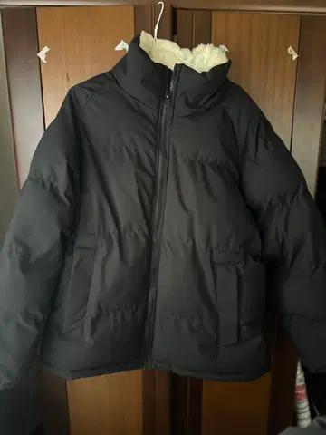 플리스 안감 블랙 다운 자켓