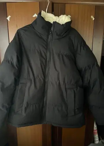 플리스 안감 블랙 다운 자켓