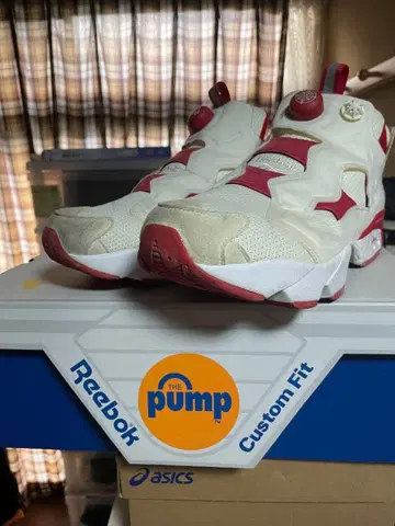 리복 더 펌프 스니커즈 화이트/레드