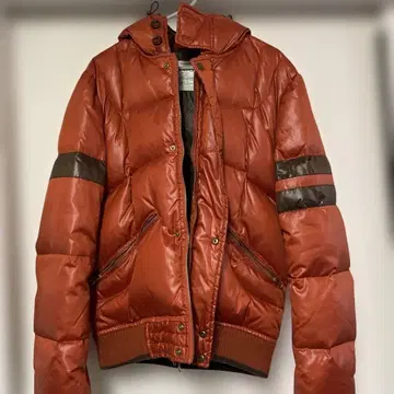 브라운 후드 부착 다운 자켓