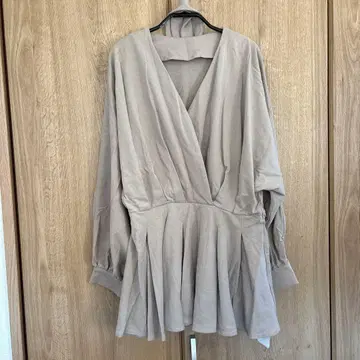 RANDA 페플럼 상의