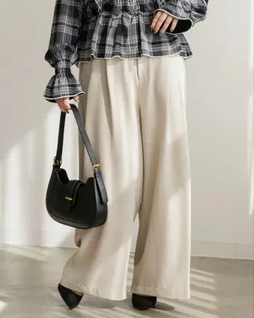 미사용 새상품 아이보리 와이드 팬츠