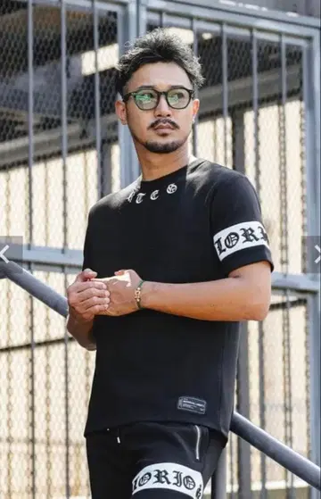 아담스 저글러 T셔츠