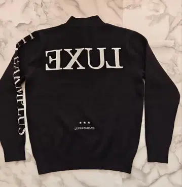 LUXEAKMPLUS 모크넥 니트 스웨터 블랙 XL 새상품급 뒷면 로고