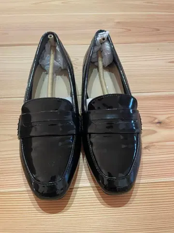 [ 새상품급 ] ing 레인 대응 스터드 디자인 로퍼 ( 블랙 에나멜 )