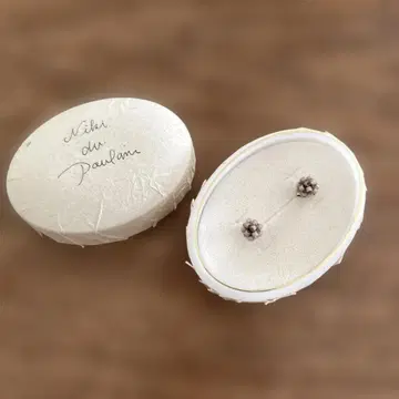 niki.du.poulain 그레이 작은 알갱이 귀걸이