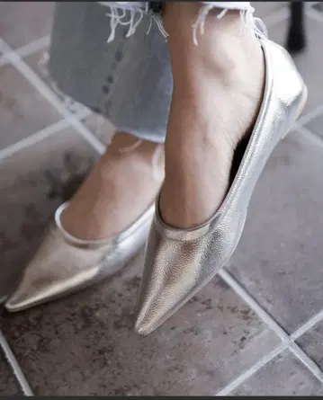 SESTO 부드러운 소재 스틸레토 플랫 펌프스