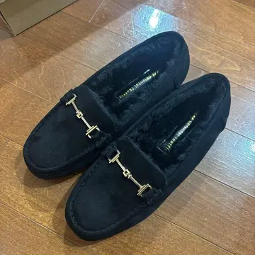 새상품 무스탕 비트 장식 모카신 블랙 오리엔탈 트래픽