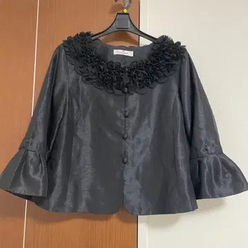 갤러리 비스콘티 프릴 장식 블랙 노카라 자켓 2