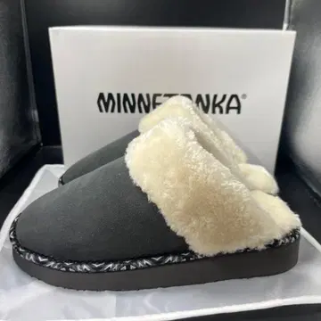 미사용 미네통카 보아 슬립온 25cm CERISE 세라이즈 차콜