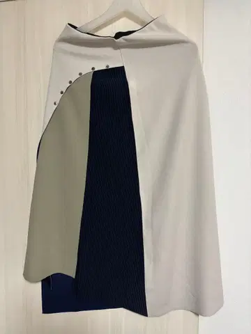 다른 소재 절개 롱 스커트 비대칭